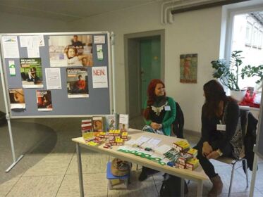 „NEIN zu Gewalt an Frauen!“ - BBZ Schulungen, Infostand und Tütenaktion 2017